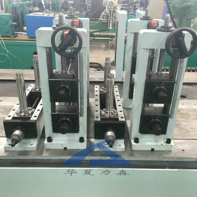 不銹鋼裝飾管制管機(jī)：扶手梯常用哪種不銹鋼材質(zhì)？